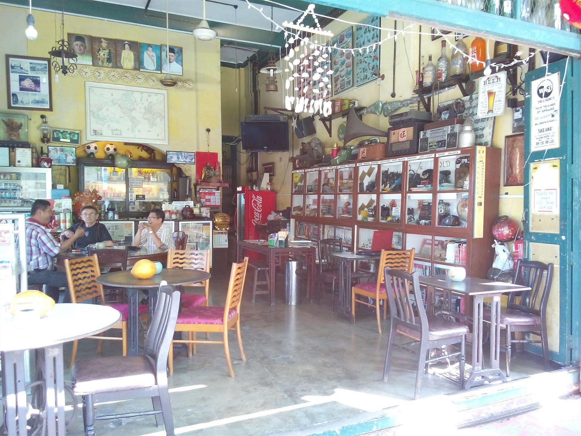 Discovery Cafe And Guesthouse ملقا المظهر الخارجي الصورة