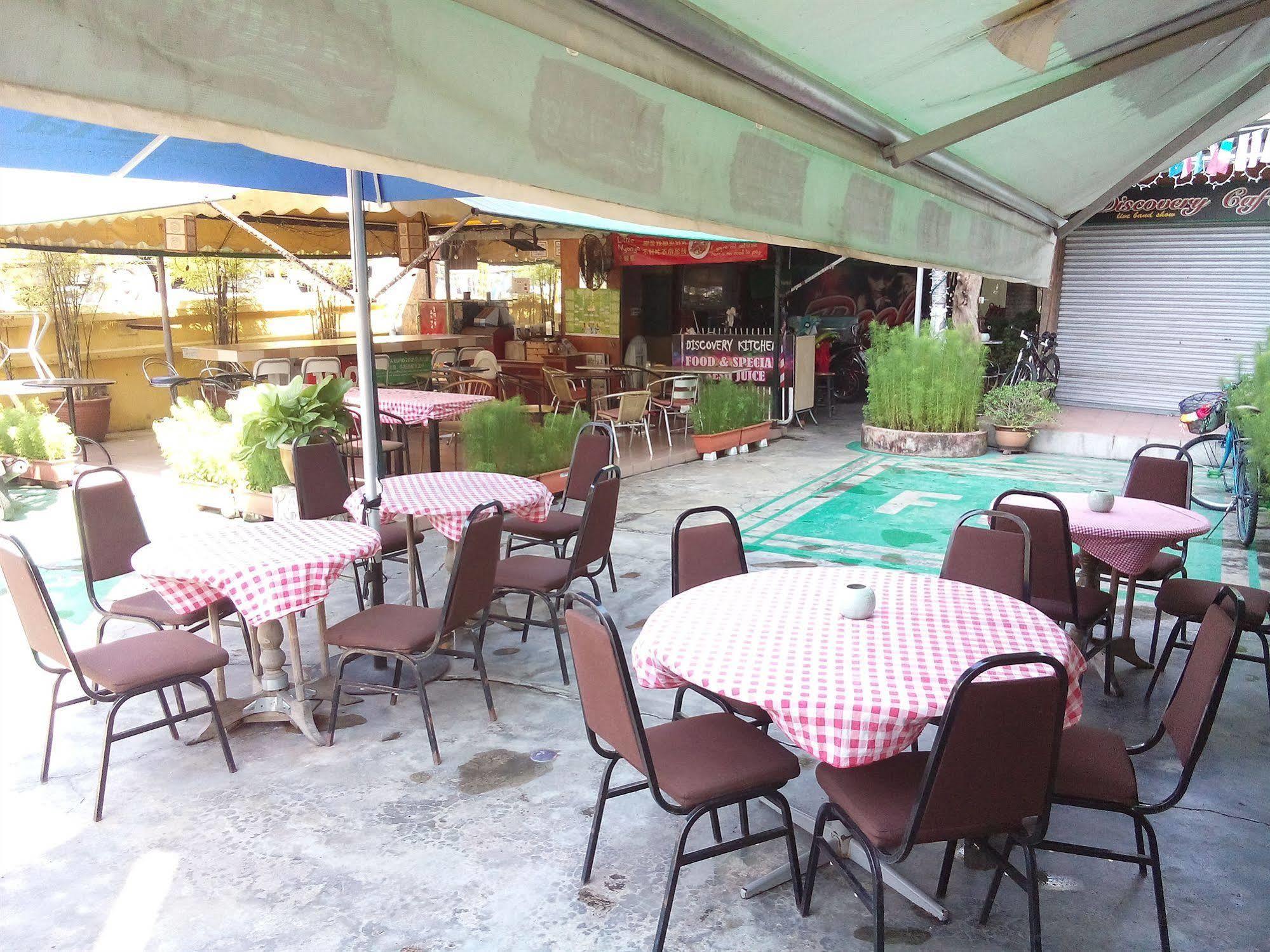 Discovery Cafe And Guesthouse ملقا المظهر الخارجي الصورة