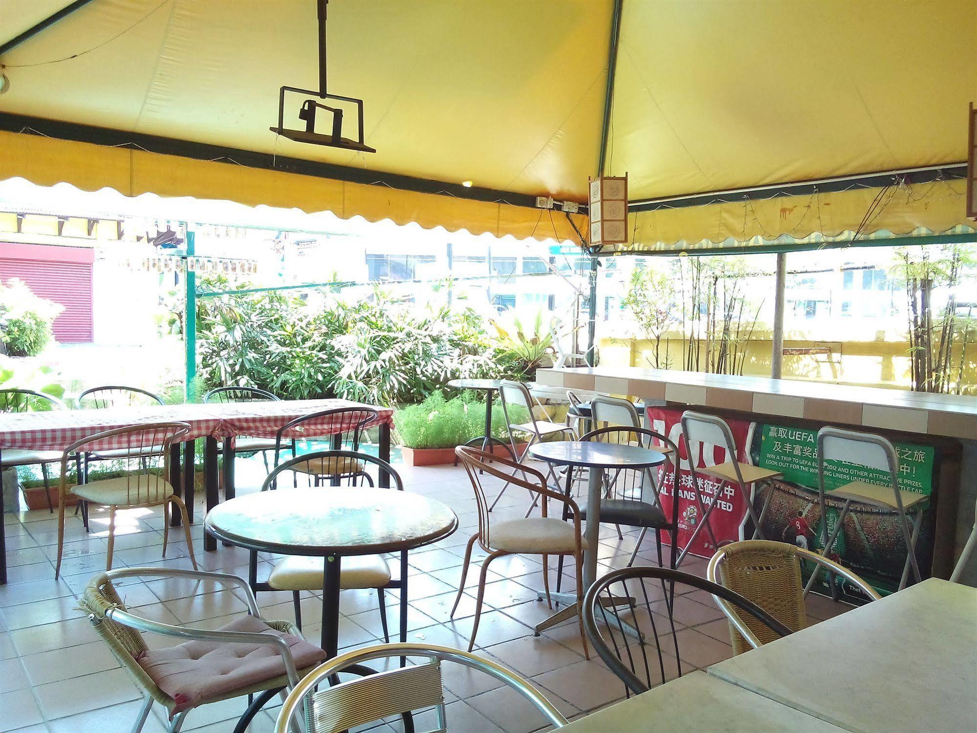 Discovery Cafe And Guesthouse ملقا المظهر الخارجي الصورة